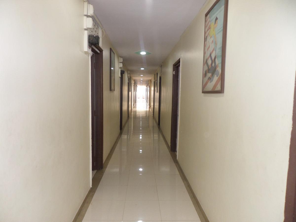 วรินธาวัน ลอดจ์ Hotel โซลาปูร์ ภายนอก รูปภาพ